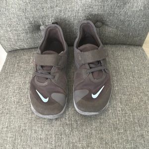 Boys Nike Sneaker size 1
